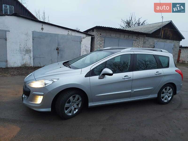 Универсал Peugeot 308 2010 в Коростене