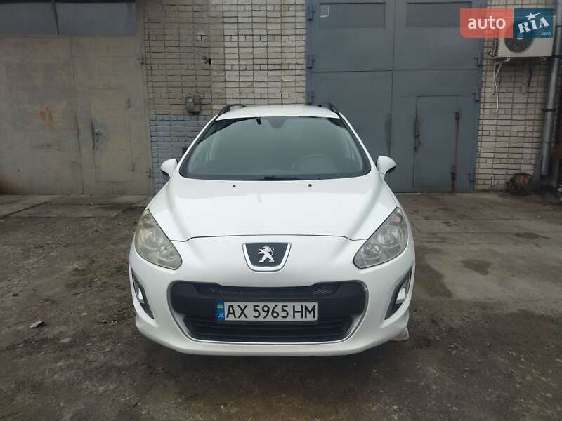 Универсал Peugeot 308 2011 в 
