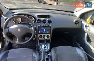 Хэтчбек Peugeot 308 2010 в 