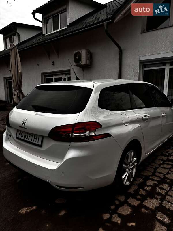 Універсал Peugeot 308 2015 в Мукачевому
