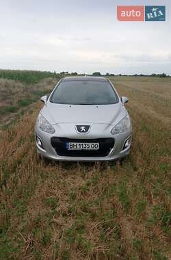 Хетчбек Peugeot 308 2011 в 