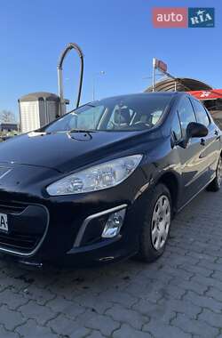 Хэтчбек Peugeot 308 2011 в 