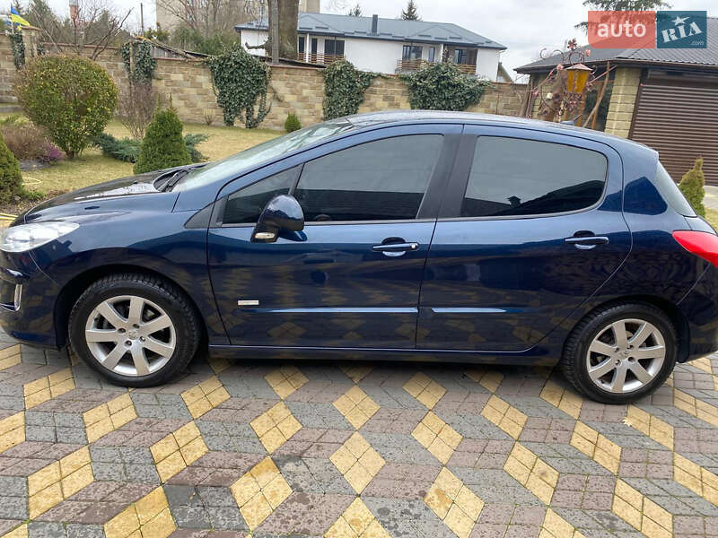 Хетчбек Peugeot 308 2011 в Луцьку