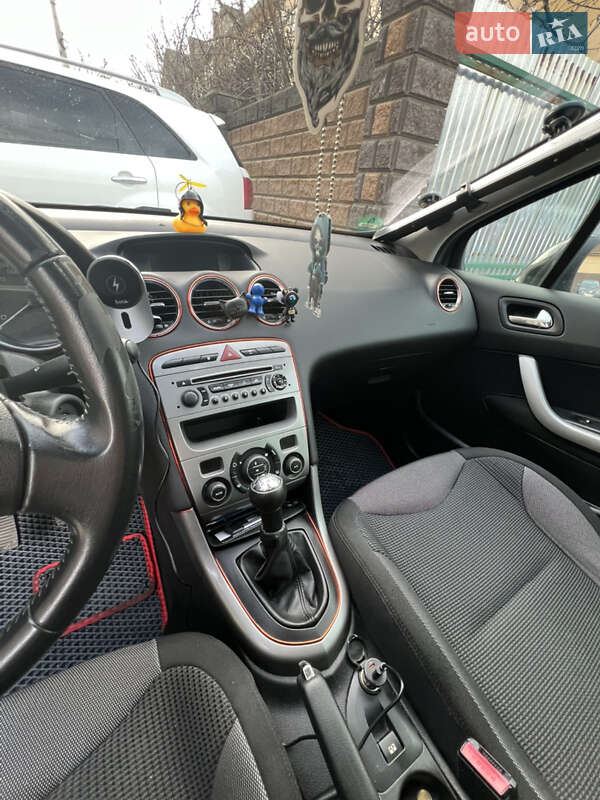 Універсал Peugeot 308 2011 в Ужгороді