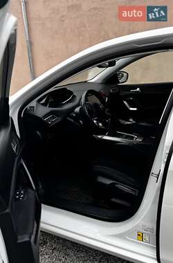 Хетчбек Peugeot 308 2016 в 