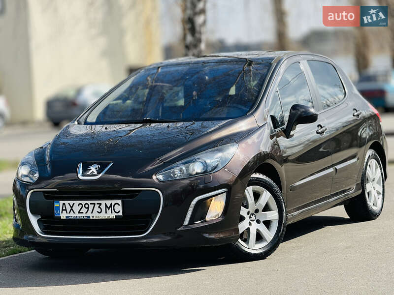 Хэтчбек Peugeot 308 2012 в 