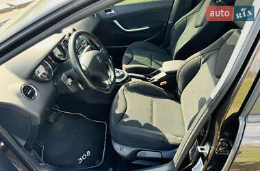 Хэтчбек Peugeot 308 2012 в 
