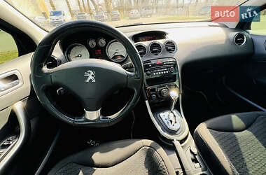Хэтчбек Peugeot 308 2012 в 