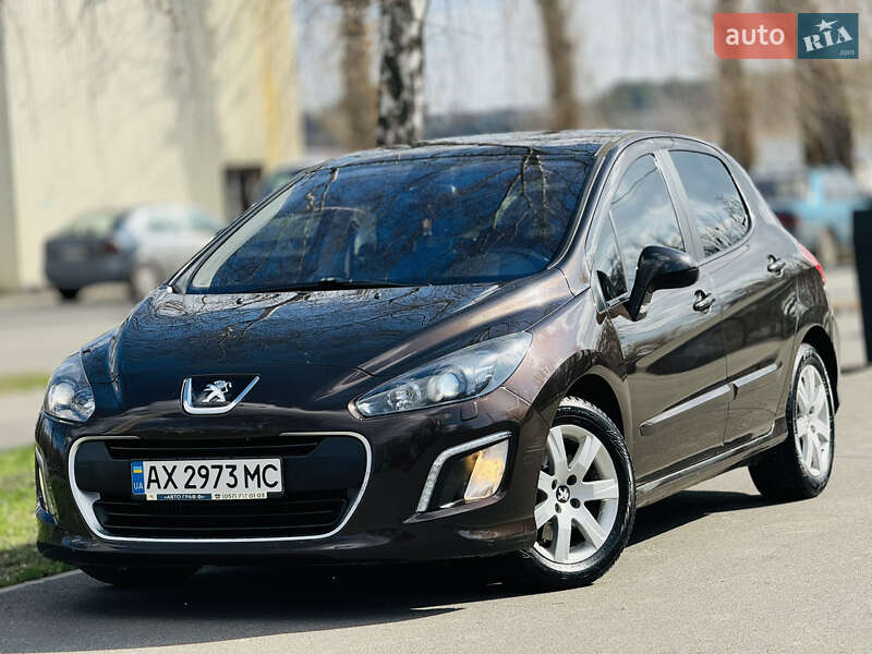 Хэтчбек Peugeot 308 2012 в 