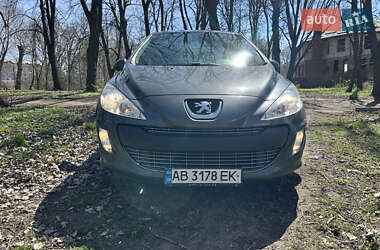 Хэтчбек Peugeot 308 2011 в 