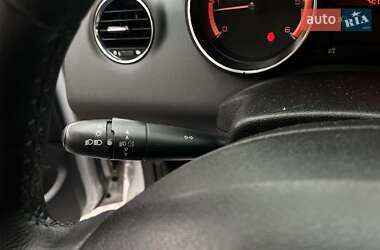 Хетчбек Peugeot 308 2013 в 