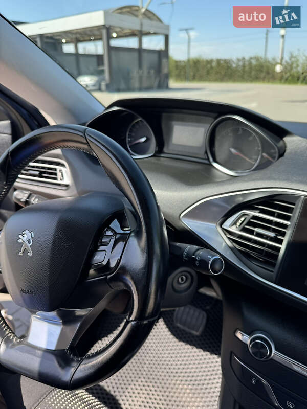 Універсал Peugeot 308 2017 в Радехові