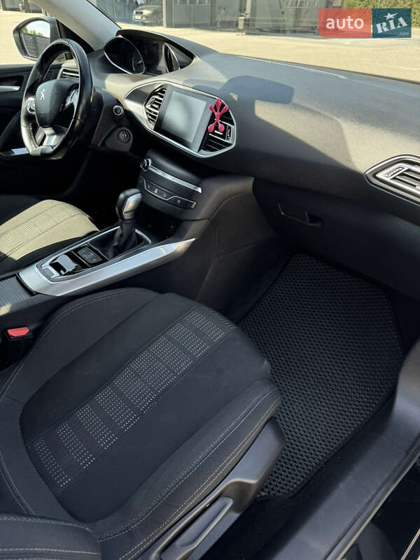 Універсал Peugeot 308 2017 в Радехові
