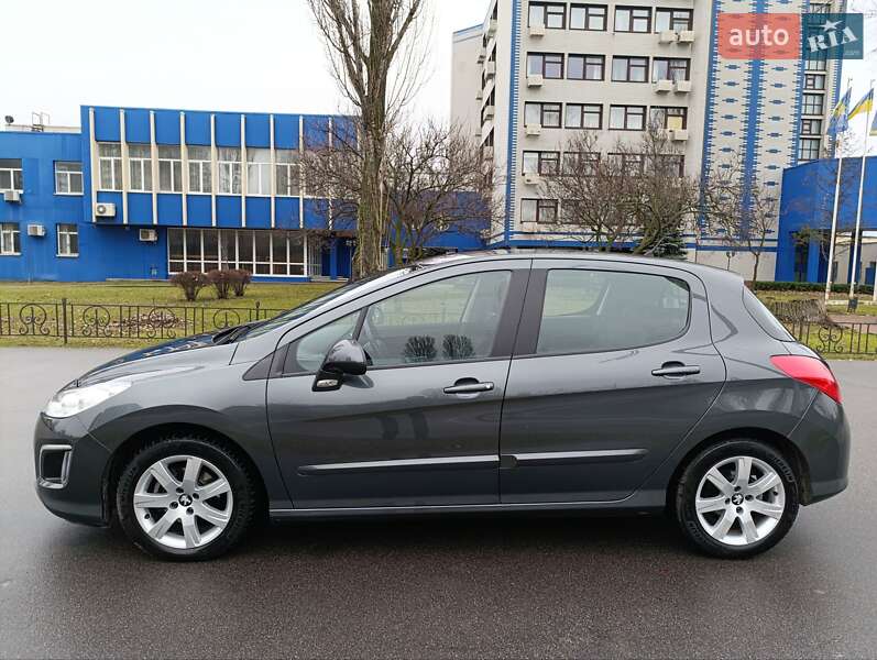 Хэтчбек Peugeot 308 2013 в Киеве