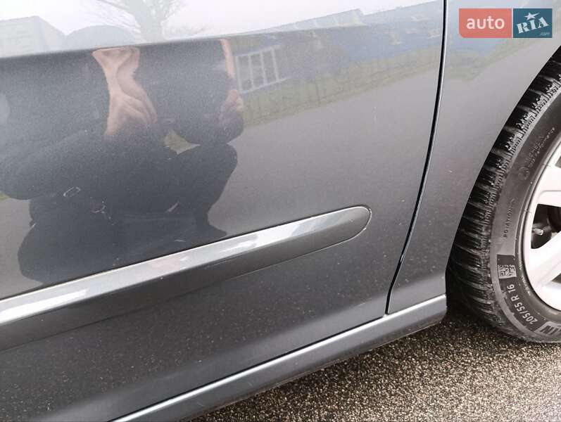 Хэтчбек Peugeot 308 2013 в Киеве