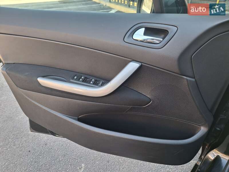 Хэтчбек Peugeot 308 2012 в Здолбунове