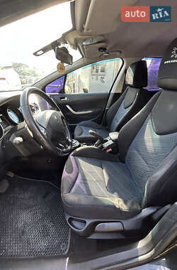 Хэтчбек Peugeot 308 2011 в 