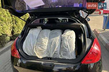 Хэтчбек Peugeot 308 2011 в 