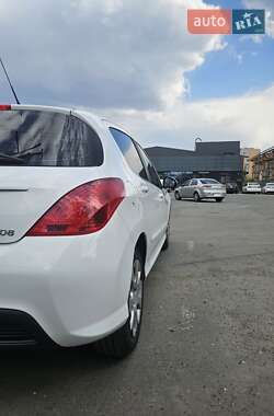 Хетчбек Peugeot 308 2012 в 