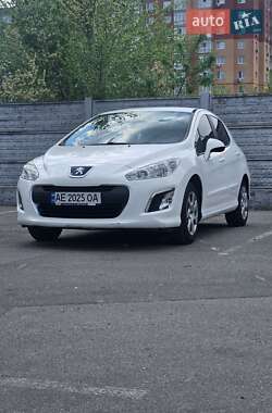Хетчбек Peugeot 308 2012 в 