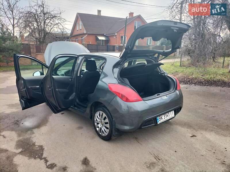Хэтчбек Peugeot 308 2012 в Ровно