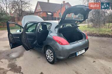 Хетчбек Peugeot 308 2012 в 