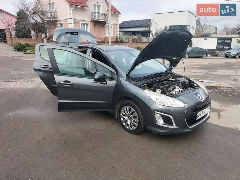 Хэтчбек Peugeot 308 2012 в Ровно
