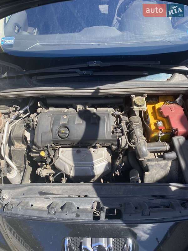 Универсал Peugeot 308 2008 в Лугинах