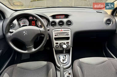 Хэтчбек Peugeot 308 2009 в 