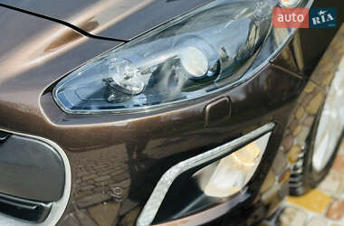 Хэтчбек Peugeot 308 2012 в 