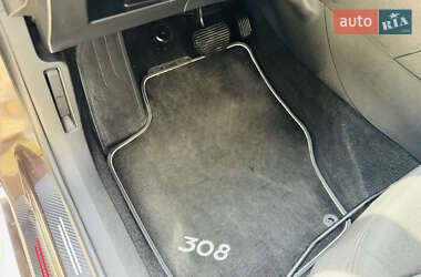 Хэтчбек Peugeot 308 2012 в 