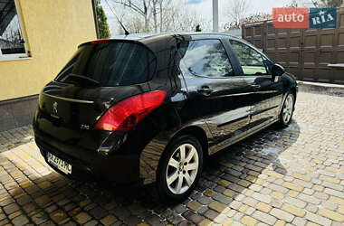 Хэтчбек Peugeot 308 2012 в 