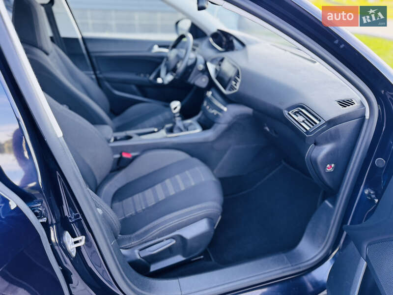 Універсал Peugeot 308 2015 в Здолбуніві