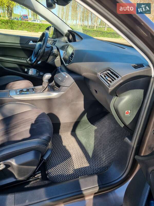 Універсал Peugeot 308 2015 в Южноукраїнську