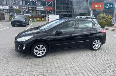 Хэтчбек Peugeot 308 2012 в 