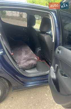 Хэтчбек Peugeot 308 2010 в 