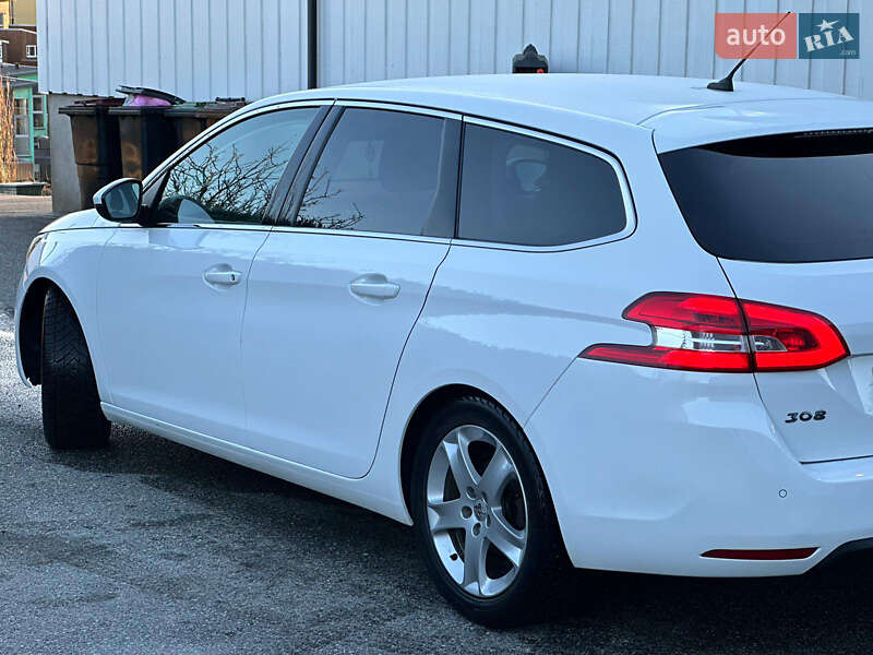 Універсал Peugeot 308 2015 в Чернівцях