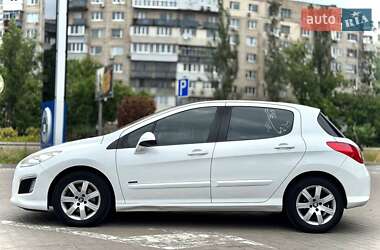 Хэтчбек Peugeot 308 2012 в 