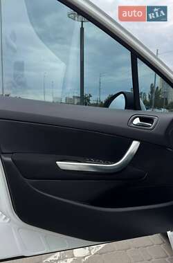 Хэтчбек Peugeot 308 2012 в 