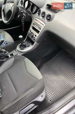 Хетчбек Peugeot 308 2011 в 
