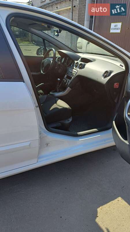 Хэтчбек Peugeot 308 2011 в Днепре