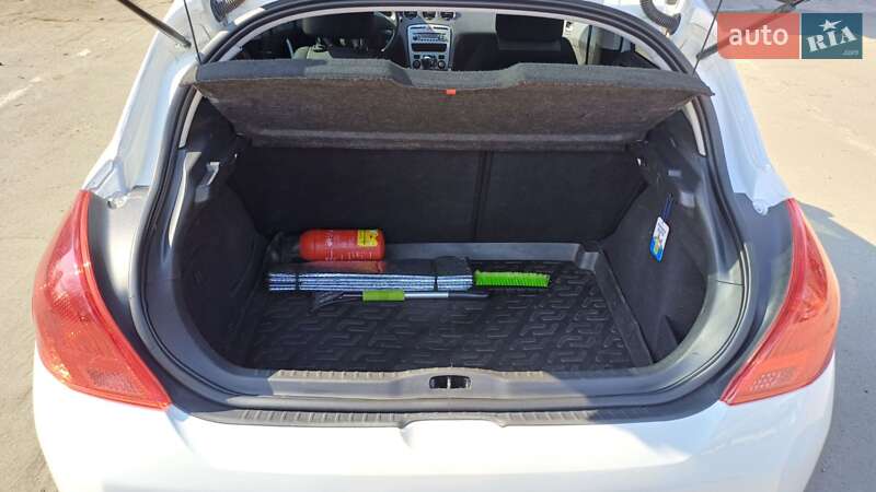 Хэтчбек Peugeot 308 2011 в Днепре