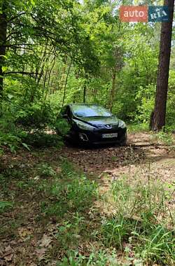 Хэтчбек Peugeot 308 2011 в 