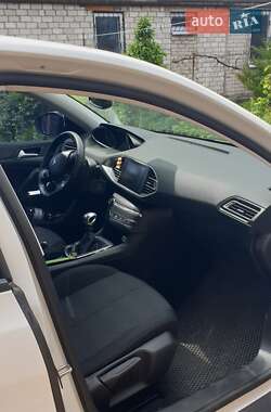 Універсал Peugeot 308 2015 в 