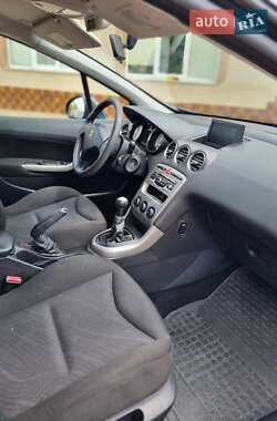 Хетчбек Peugeot 308 2011 в 