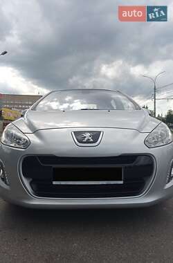 Хэтчбек Peugeot 308 2011 в 