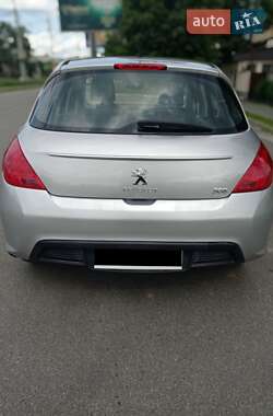 Хэтчбек Peugeot 308 2011 в 