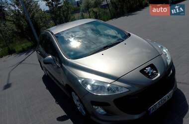 Хэтчбек Peugeot 308 2011 в 
