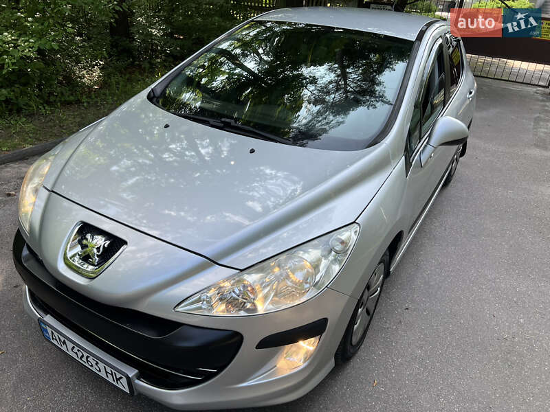 Хэтчбек Peugeot 308 2010 в Житомире