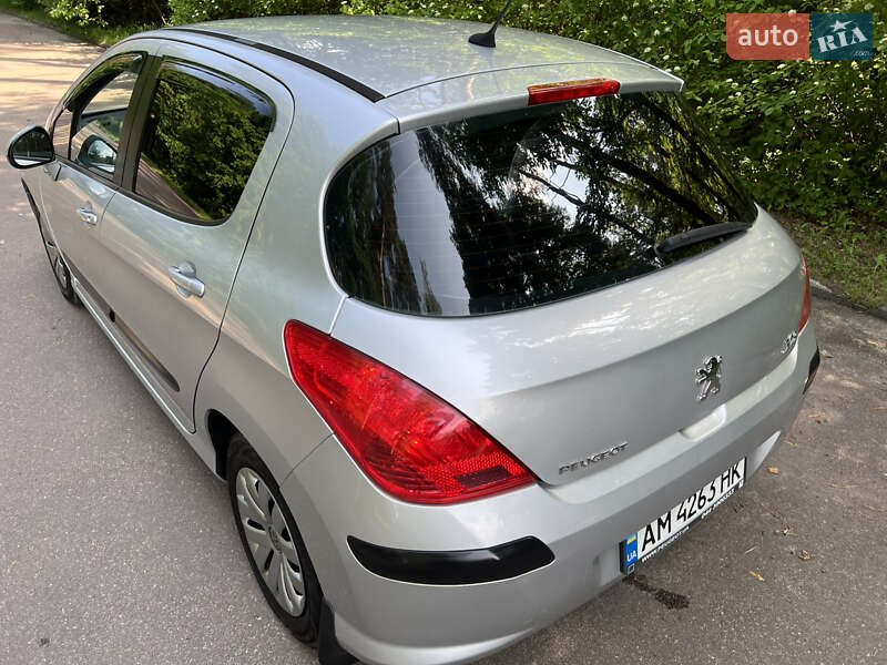 Хэтчбек Peugeot 308 2010 в Житомире